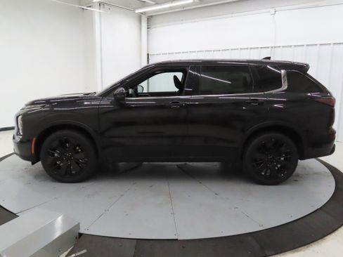 New 2026 Mitsubishi Outlander LE image 6