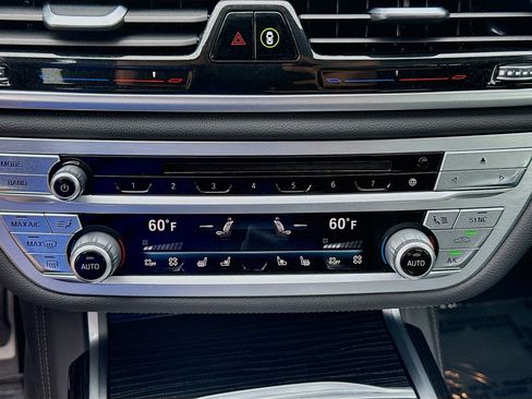 Used 2019 BMW 750i RWD image 13