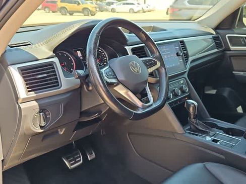Used 2021 Volkswagen Atlas SE w/ Panoramic Sunroof Package FWD image 10