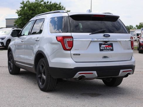 Used 2017 Ford Explorer XLT w/ Equipment Group 202A AWD/4WD image 11