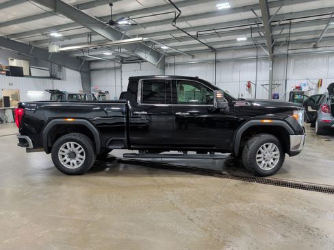 Used 2022 GMC Sierra 2500 SLT w/ X31 Off-Road Package AWD/4WD image 2