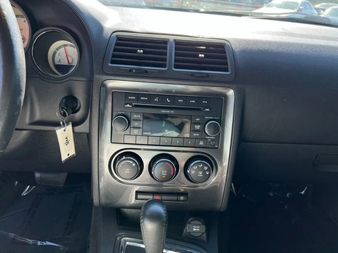 Used 2010 Dodge Challenger SE image 13