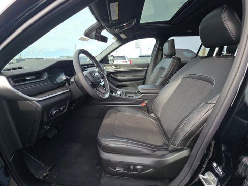 New 2026 Jeep Grand Cherokee Altitude image 25