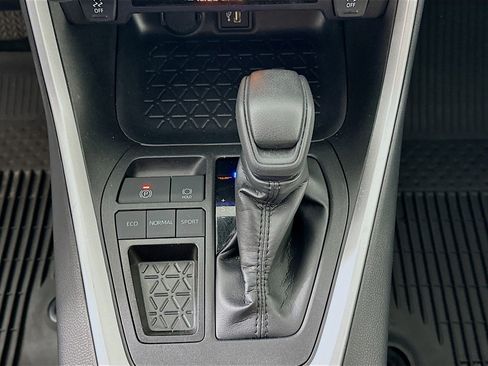 Used 2025 Toyota RAV4 LE image 23