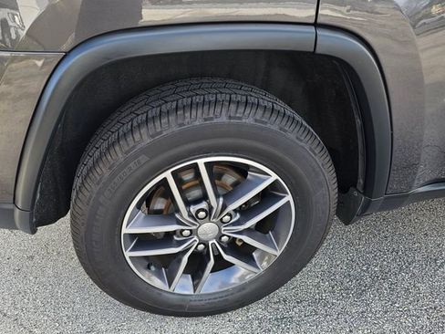 Used 2017 Jeep Grand Cherokee Limited w/ Luxury Group II RWD image 12