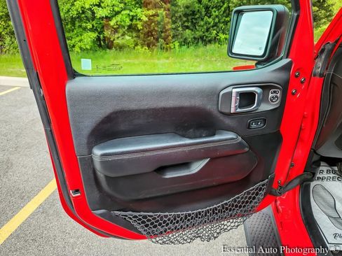 Used 2020 Jeep Wrangler Unlimited Sahara AWD/4WD image 22
