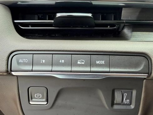 Used 2023 Cadillac Escalade Premium Luxury w/ LPO, Floor Liner Package AWD/4WD image 19