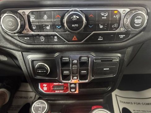 Used 2023 Jeep Gladiator Rubicon w/ Cold Weather Group AWD/4WD image 16