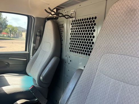 Used 2010 Chevrolet Express 2500 image 12