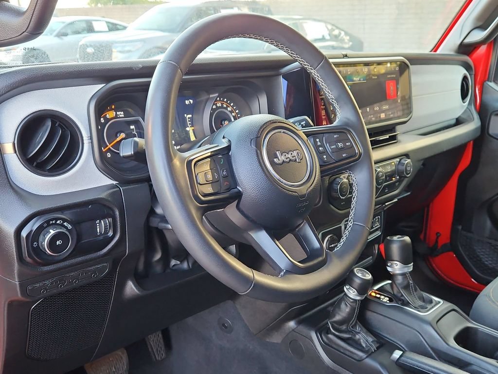 Used 2025 Jeep Wrangler Unlimited Sport AWD/4WD image 15