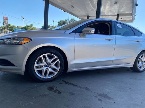 Used 2015 Ford Fusion SE FWD image 8