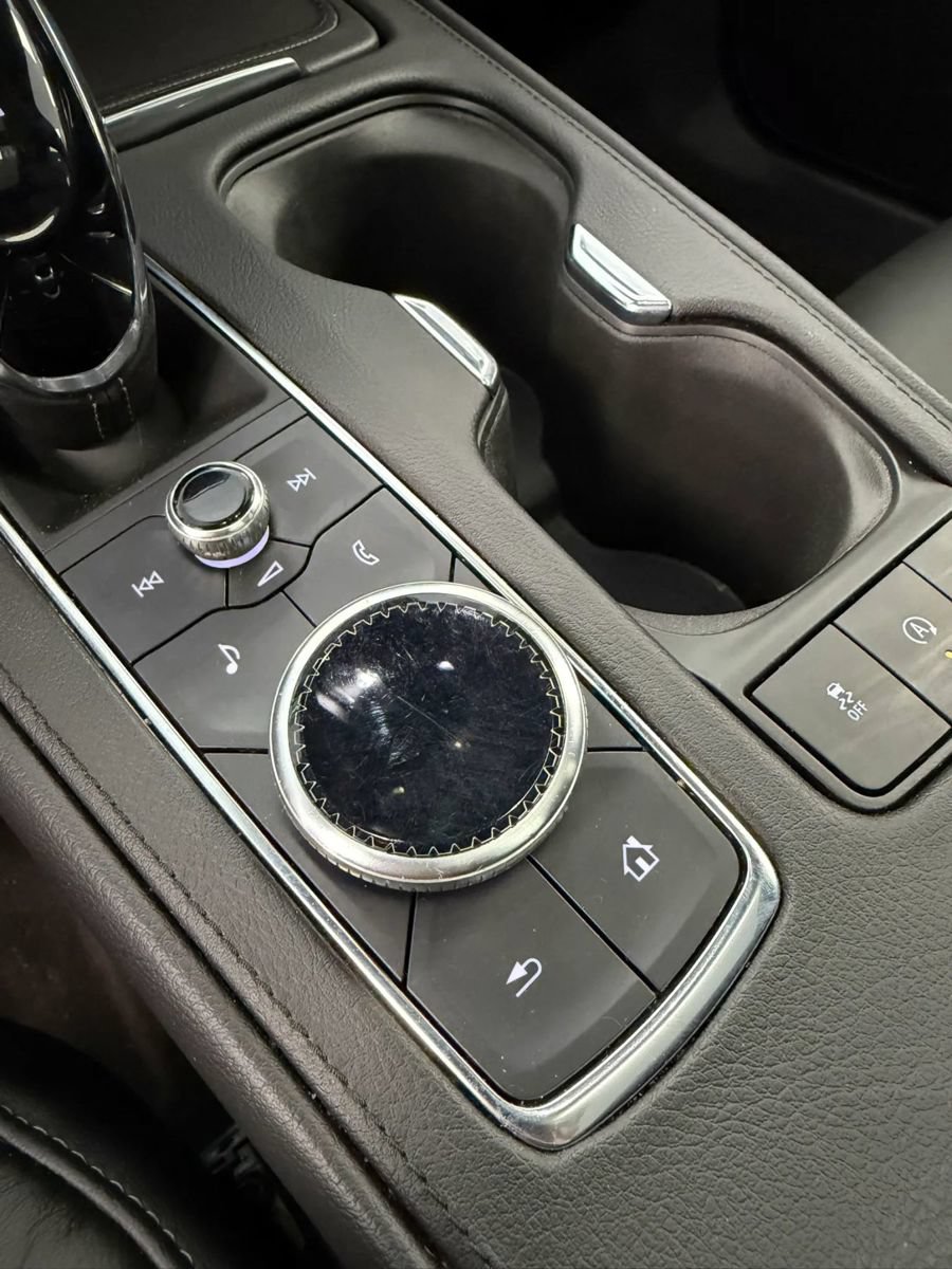 Used 2023 Cadillac XT4 Luxury w/ Cold Weather Package FWD image 29