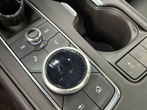 Used 2023 Cadillac XT4 Luxury w/ Cold Weather Package FWD image 29