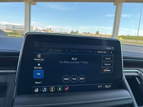 Used 2021 Chevrolet Tahoe Premier w/ Premium Package RWD image 29