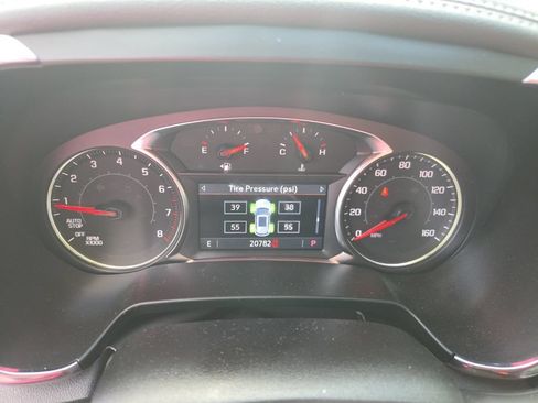Used 2025 Chevrolet Blazer LT FWD image 2