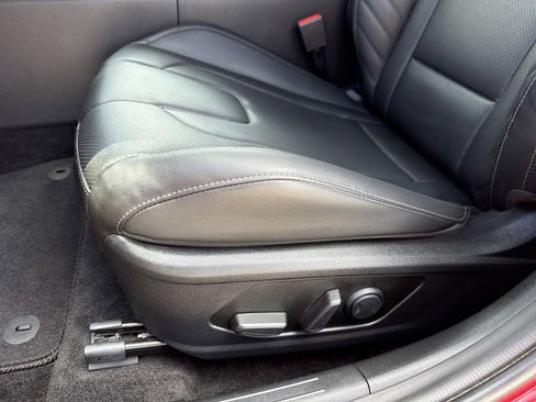 Certified 2025 Hyundai Elantra Limited FWD image 12