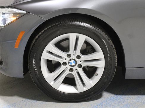 Used 2018 BMW 330i xDrive Sedan w/ Convenience Package AWD/4WD image 36