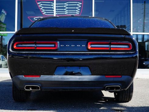 Used 2019 Dodge Challenger SXT image 7