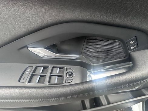 Used 2019 Jaguar E-PACE S image 10