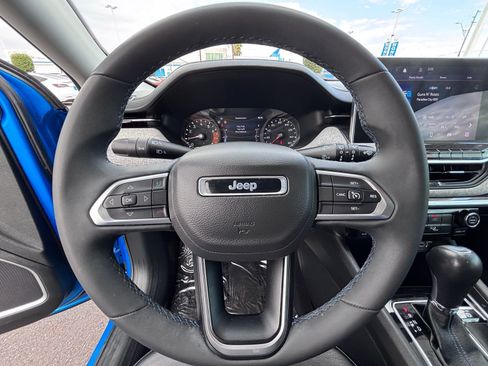 Used 2022 Jeep Compass Latitude FWD image 23