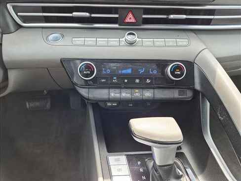 Used 2024 Hyundai Elantra SEL FWD image 15