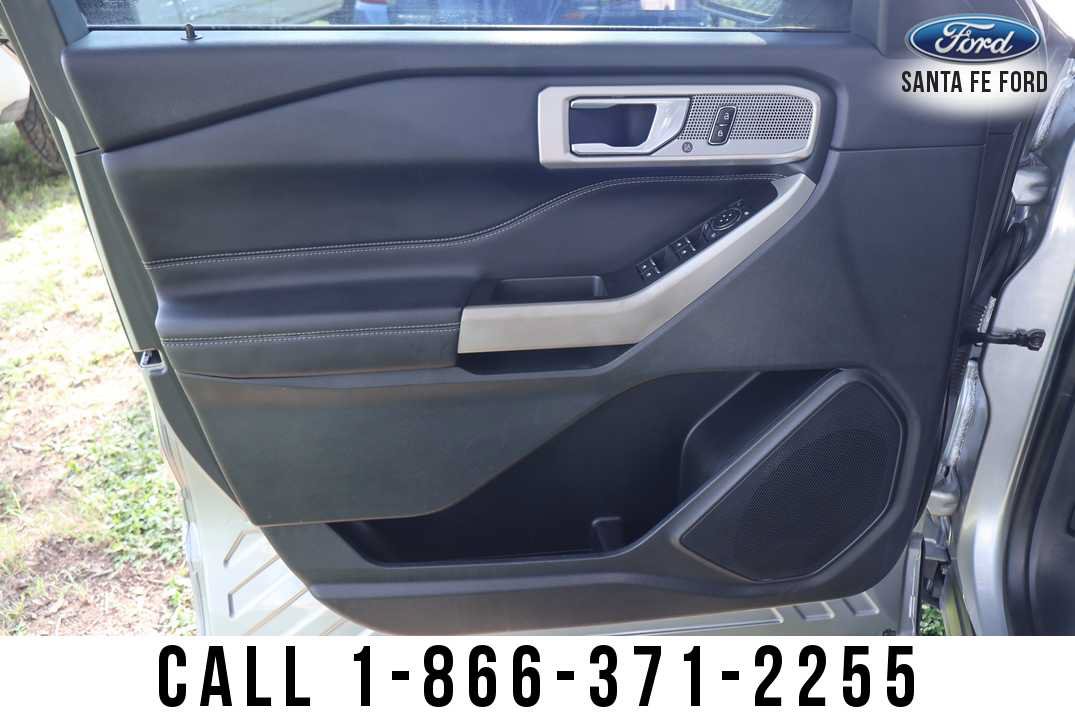 Used 2024 Ford Explorer Limited RWD image 8