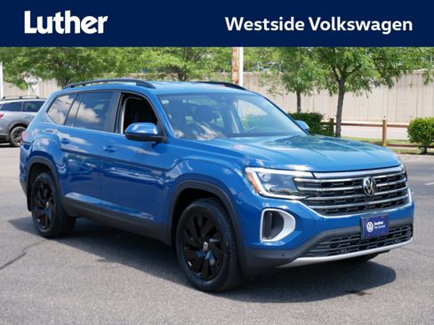 Used 2025 Volkswagen Atlas SE AWD/4WD image 1