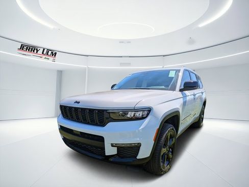 New 2025 Jeep Grand Cherokee L Limited w/ Black Appearance Package image 6