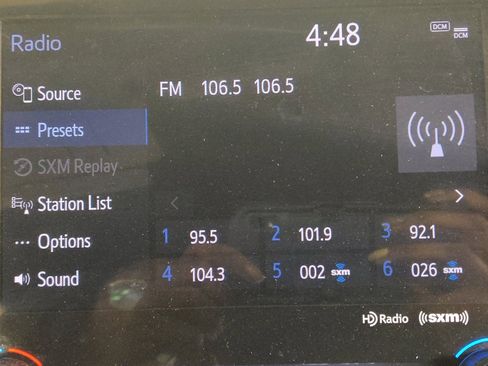 Used 2020 Toyota Camry XLE image 25