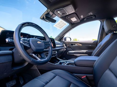 Certified 2025 Chevrolet Traverse High Country AWD/4WD image 5