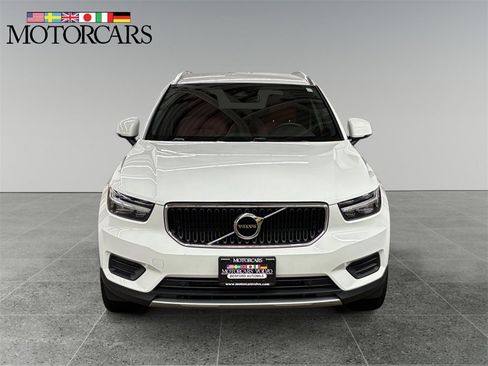 Used 2019 Volvo XC40 T4 Momentum image 8
