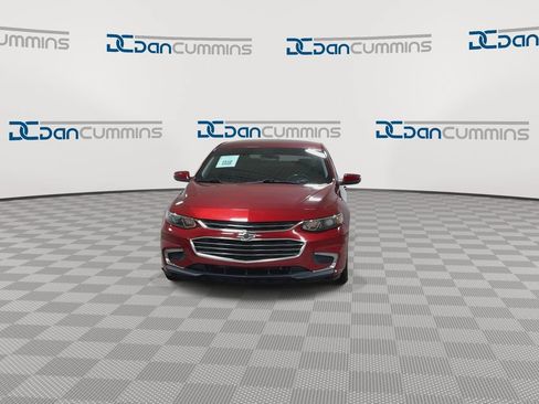 Used 2017 Chevrolet Malibu LT FWD image 3