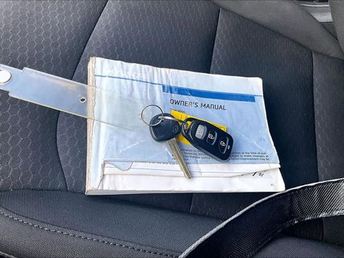 Used 2020 Hyundai Elantra SE w/ Cargo Package (C1) FWD image 15