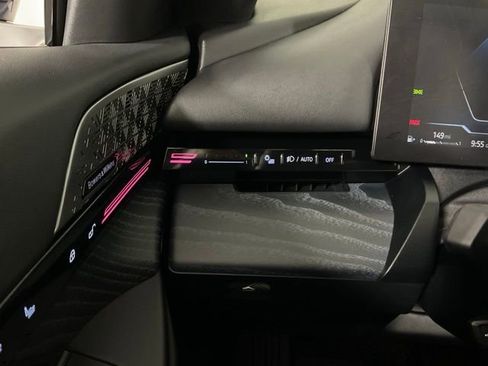 Certified 2024 BMW 530i xDrive w/ Premium Package image 27