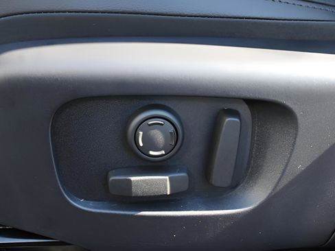 Used 2025 Land Rover Discovery Sport S image 34