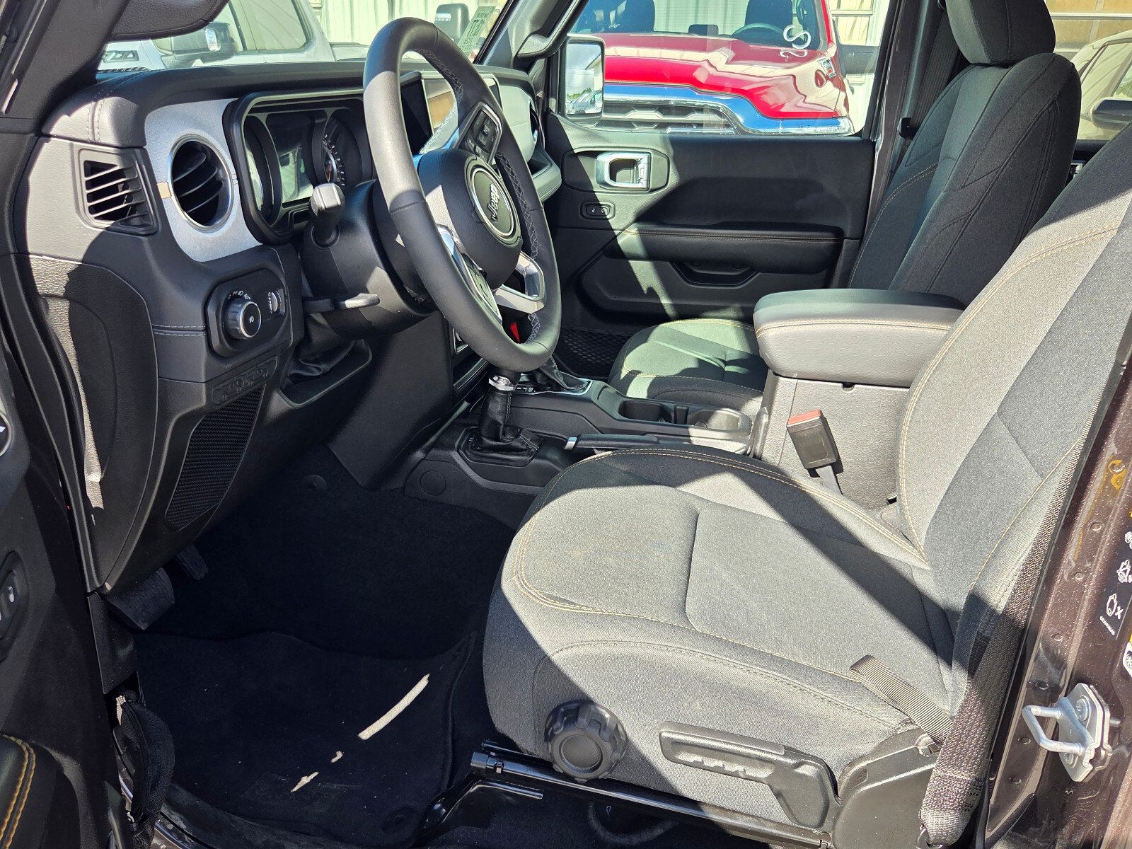 Used 2026 Jeep Wrangler Unlimited Sahara AWD/4WD image 5