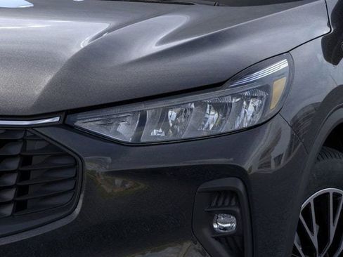 New 2025 Ford Escape SE image 18
