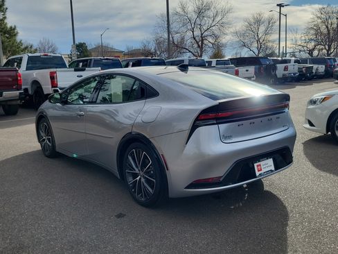 Certified 2025 Toyota Prius XLE image 3