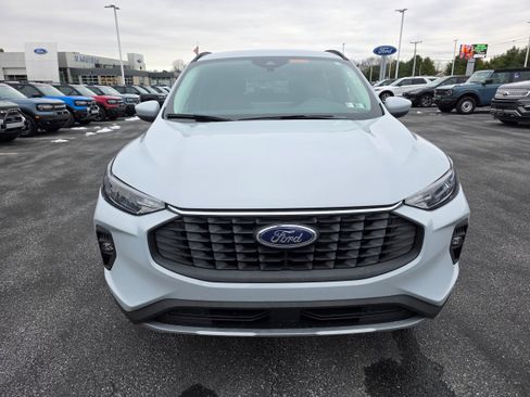 New 2026 Ford Escape SE w/ Class II Trailer Tow Package FWD image 15