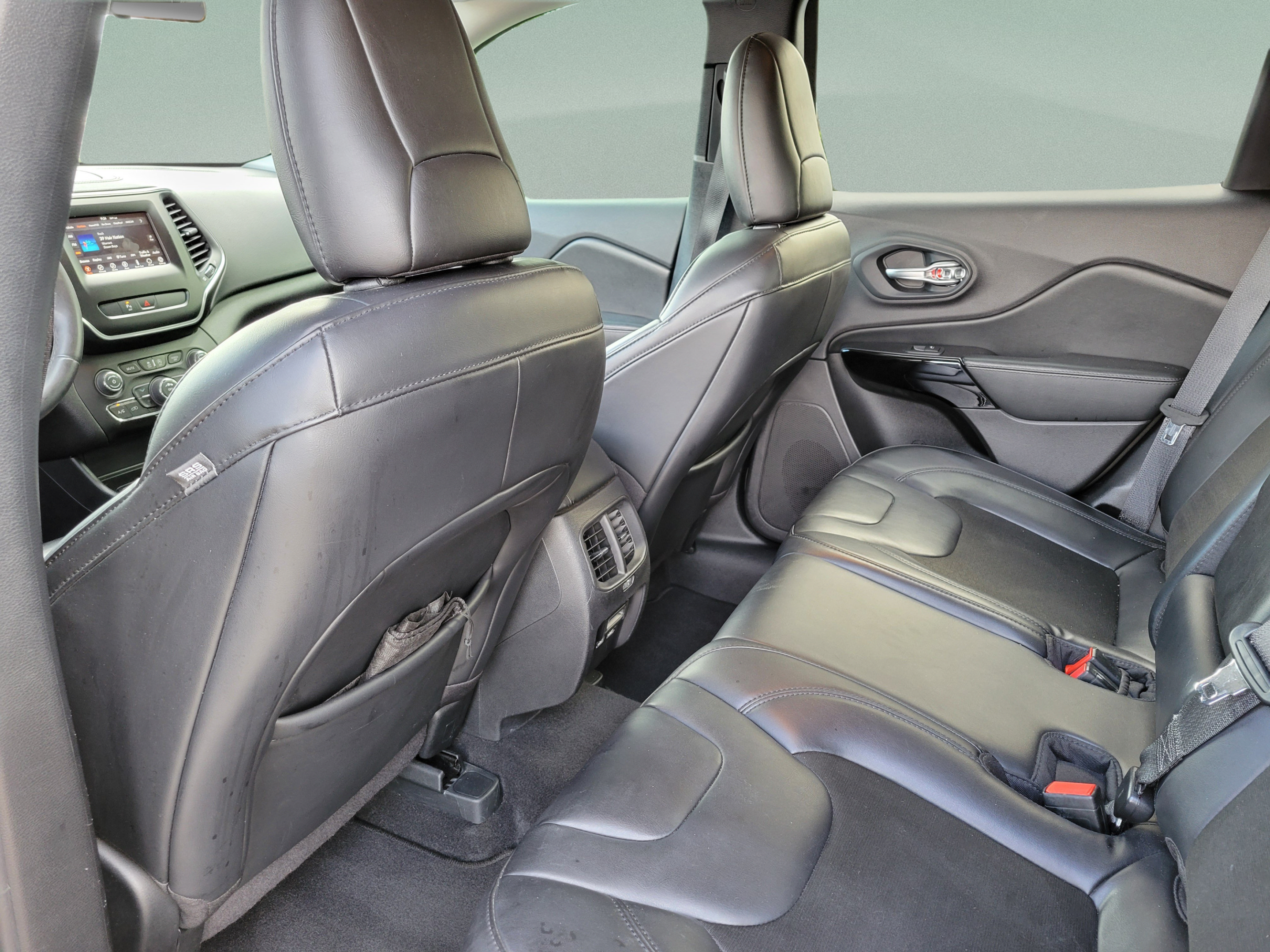 Used 2020 Jeep Cherokee Latitude Plus FWD image 8