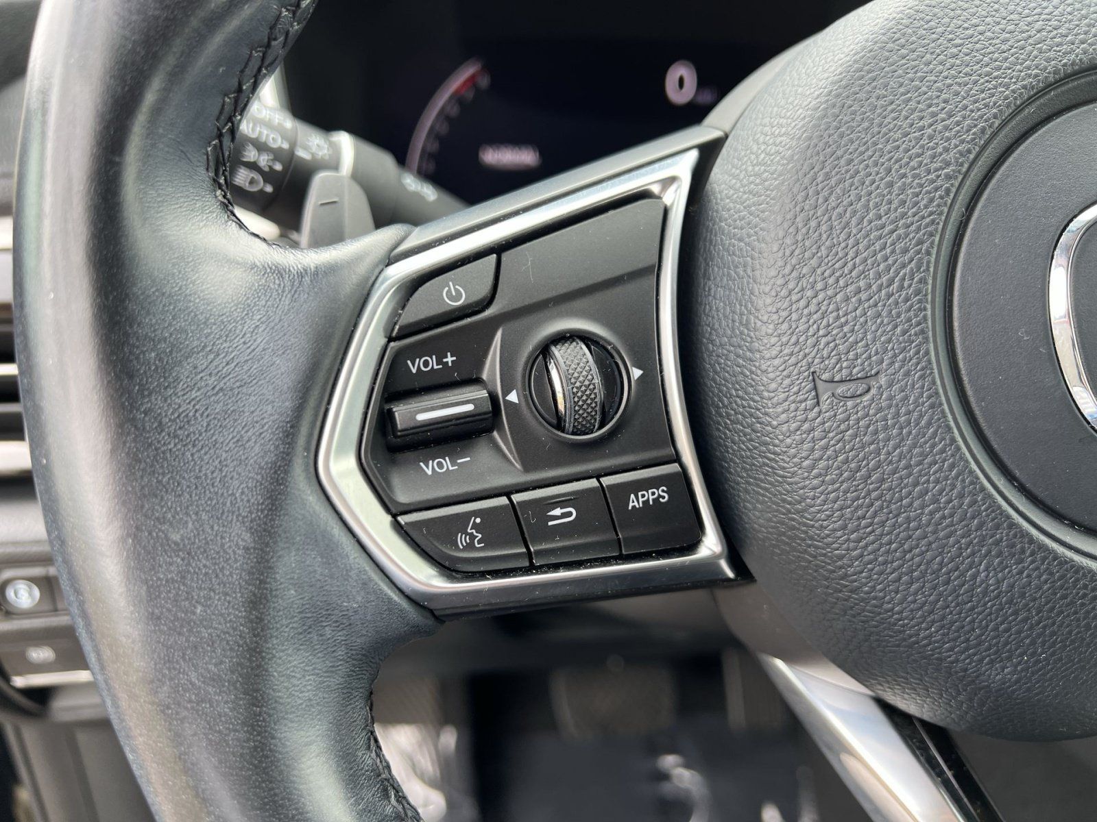 Used 2023 Acura MDX SH-AWD image 30