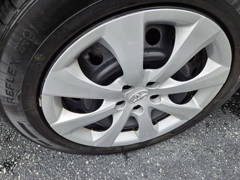 Used 2024 Toyota Corolla LE FWD image 33