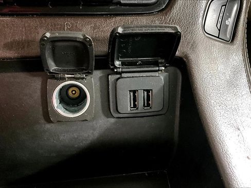 Used 2015 Chevrolet Suburban LT image 33