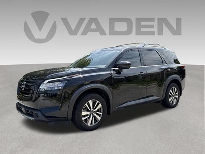 Used 2023 Nissan Pathfinder SL w/ Black Appearance Package