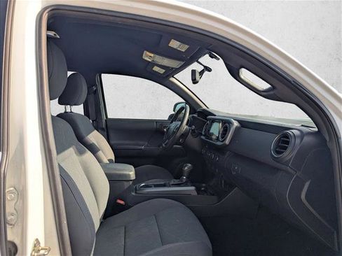 Used 2017 Toyota Tacoma TRD Sport image 16