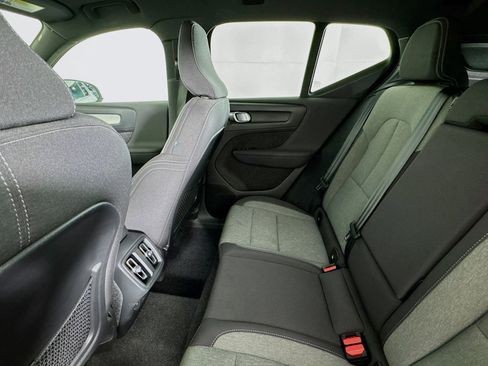 Used 2025 Volvo XC40 B5 Core image 24