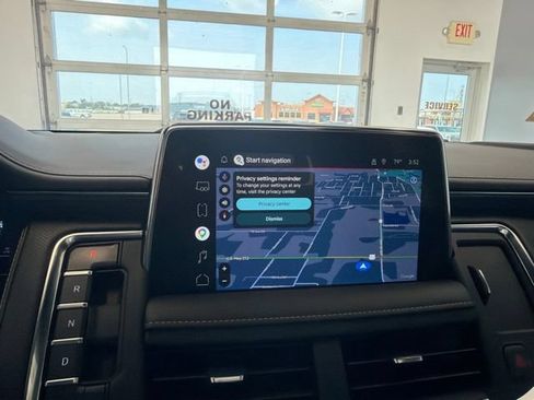 Used 2022 GMC Yukon SLT w/ SLT Premium Package AWD/4WD image 3