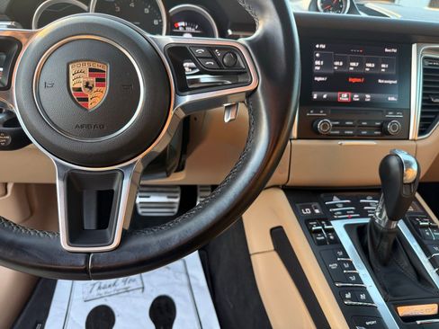 Used 2018 Porsche Macan AWD/4WD image 17