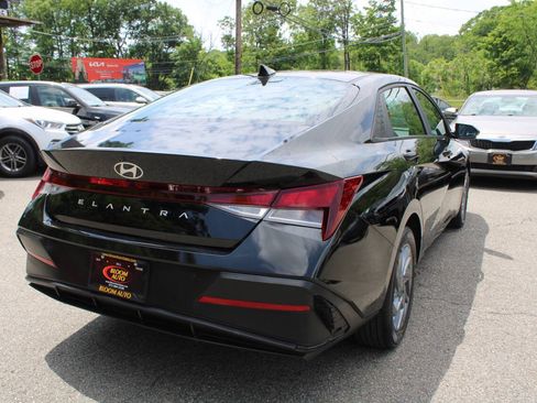 Used 2024 Hyundai Elantra SEL FWD image 8