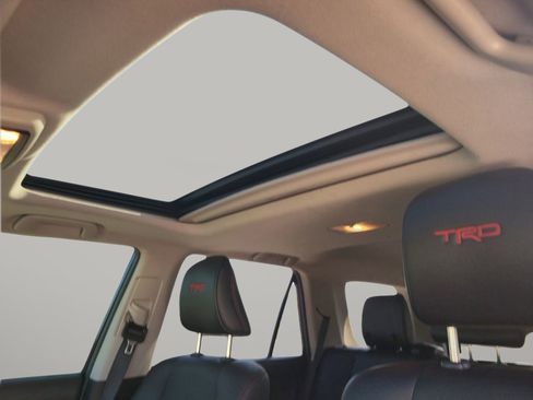 Used 2018 Toyota 4Runner TRD Off-Road Premium image 13